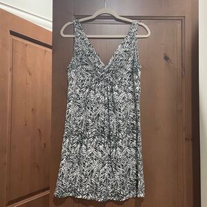 LOFT Gray and white Patterned large petite sleeveless dress